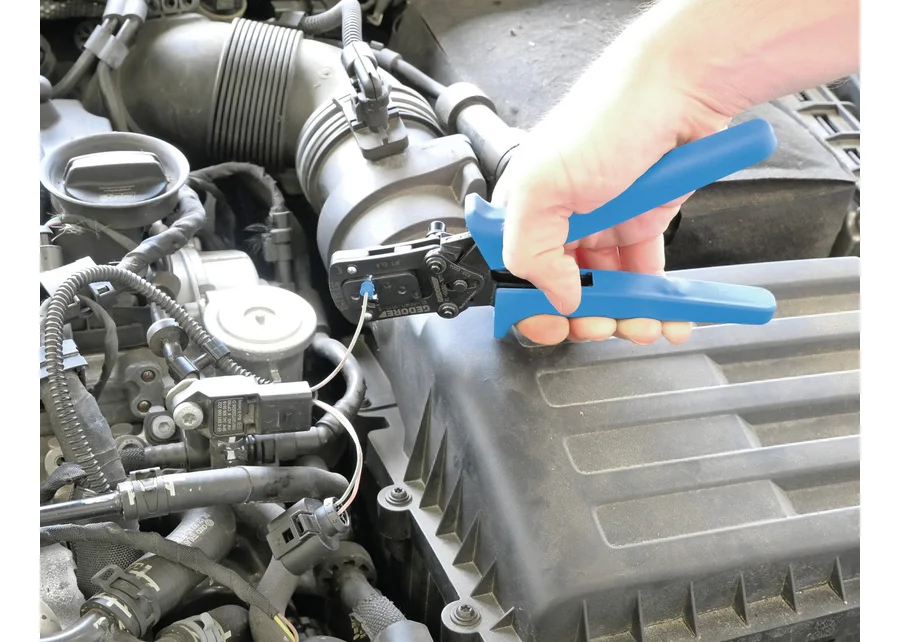 GEDORE Automotive wiring harness repair set, application image