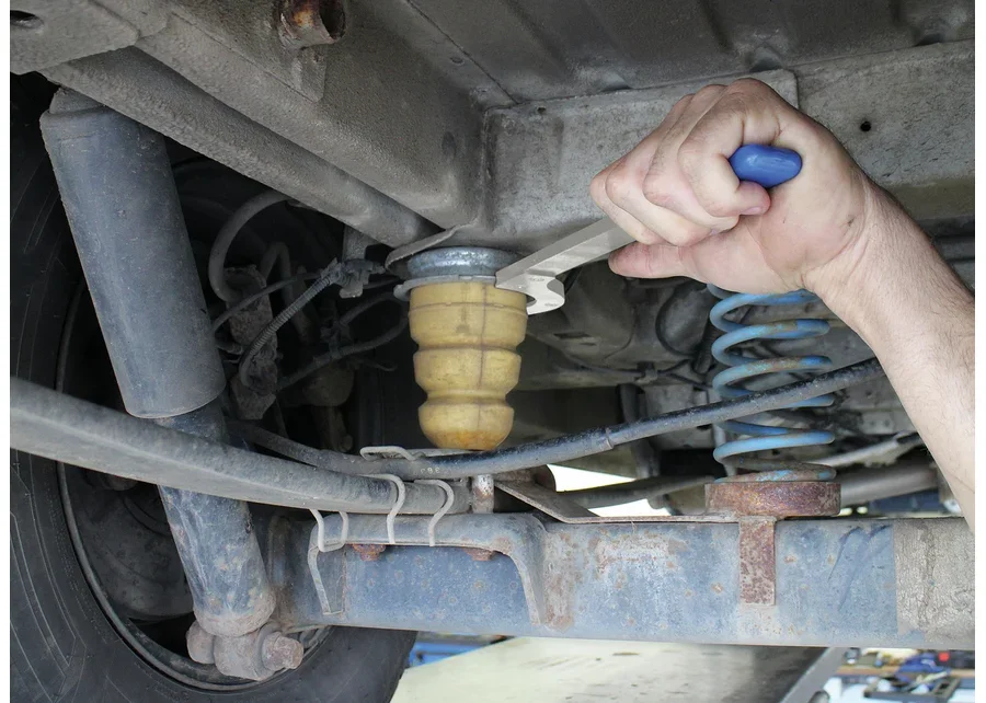 GEDORE Automotive Hakenschlüssel für Anschlagpuffer, Anwendungsbild Nummer 1