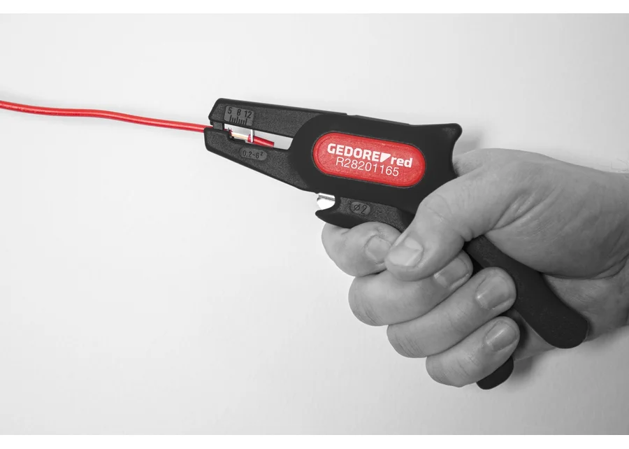 GEDOREred StrippMax-Auto Abisolierzange, Anwendungsbild Nummer 2