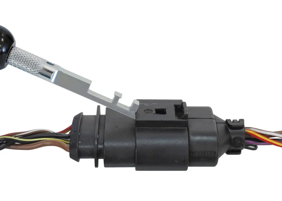 GEDORE Automotive Entriegelungswerkzeug, Anwendungsbild Nummer 3