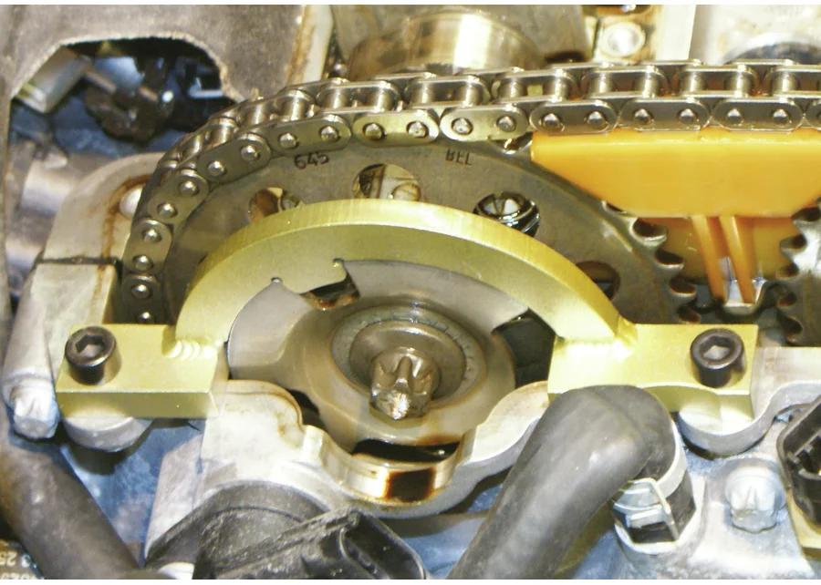 GEDORE Automotive locking tool set, application image no. 1