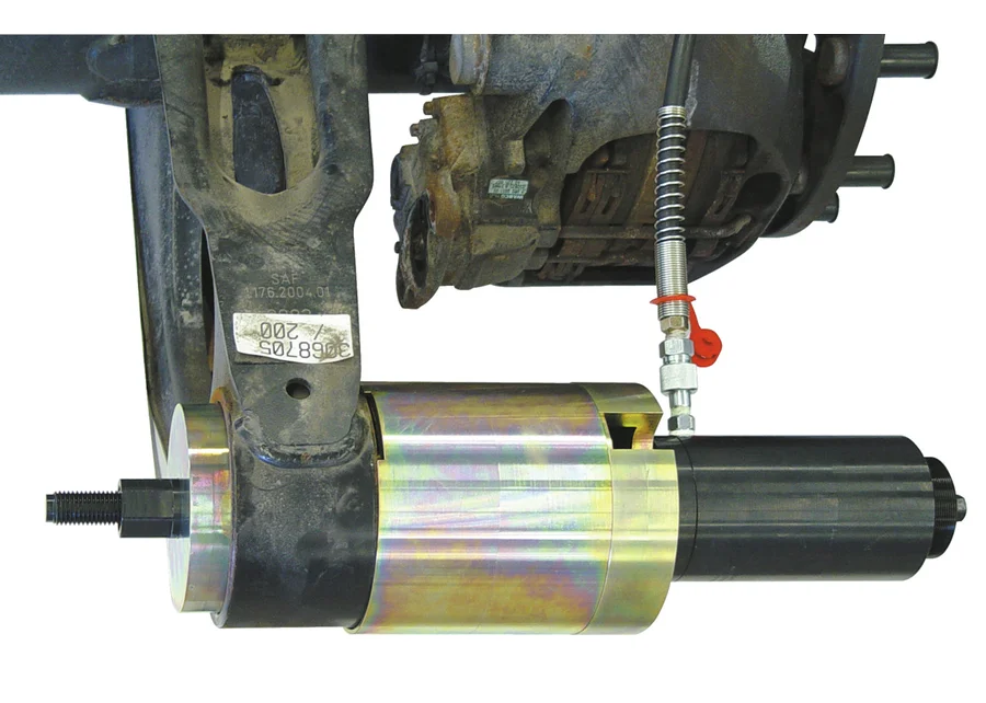 GEDORE Automotive bonded rubber bush tool SAF/BPW, application image no. 1