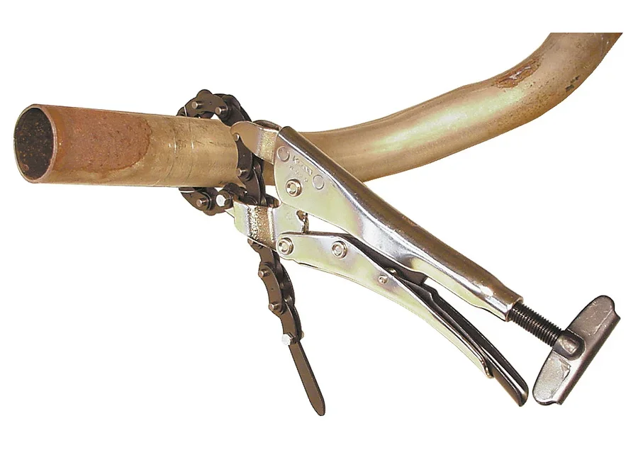 GEDORE Automotive chain pipe cutter, application image