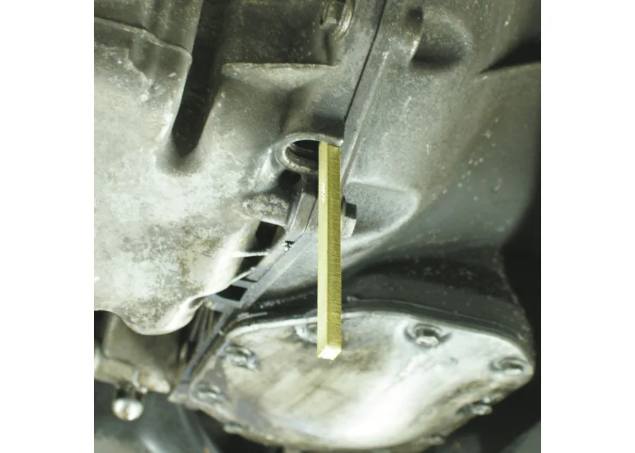 GEDORE Automotive locking tool, flywheel, application image