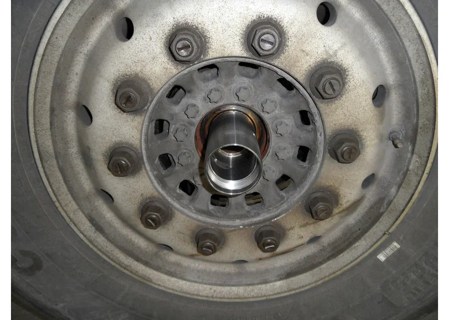 GEDORE Automotive wheel bearing centring sleeve, application image no. 3