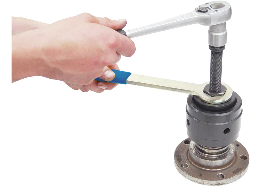 GEDORE Automotive inner bearing ring puller, basic tool, application image