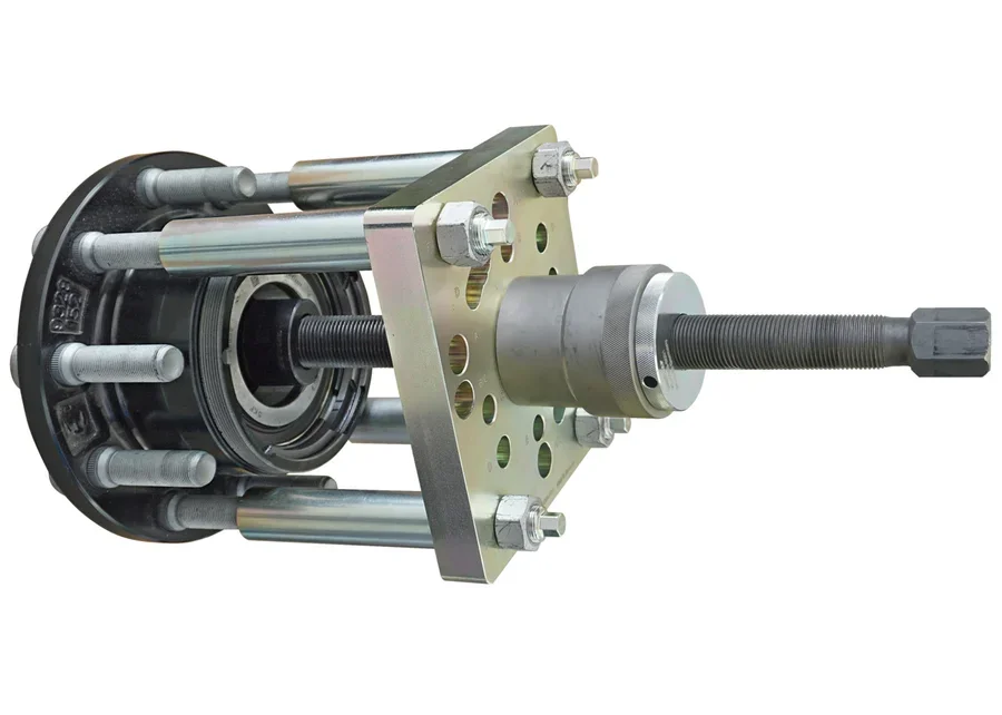 GEDORE Automotive wheel hub puller, commercial vehicles, application image no. 3