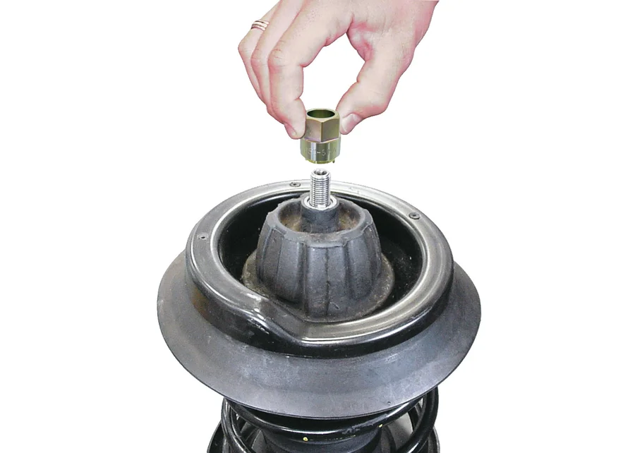 GEDORE Automotive shock absorber pin wrench, application image