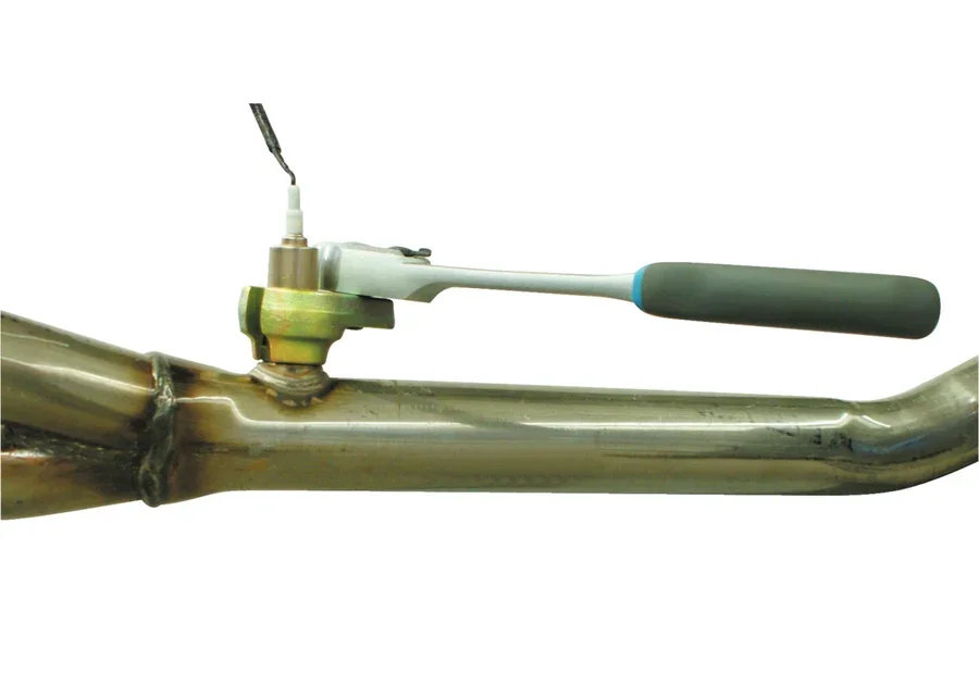 GEDORE Automotive angled socket wrench, application image no. 3