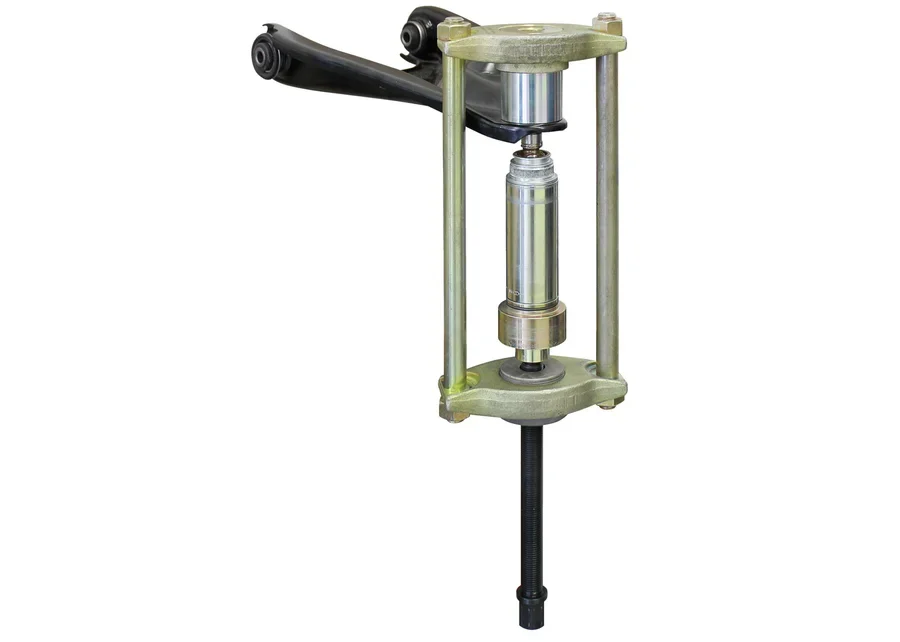 GEDORE Automotive ball joint tool set (Renault), application image no. 2