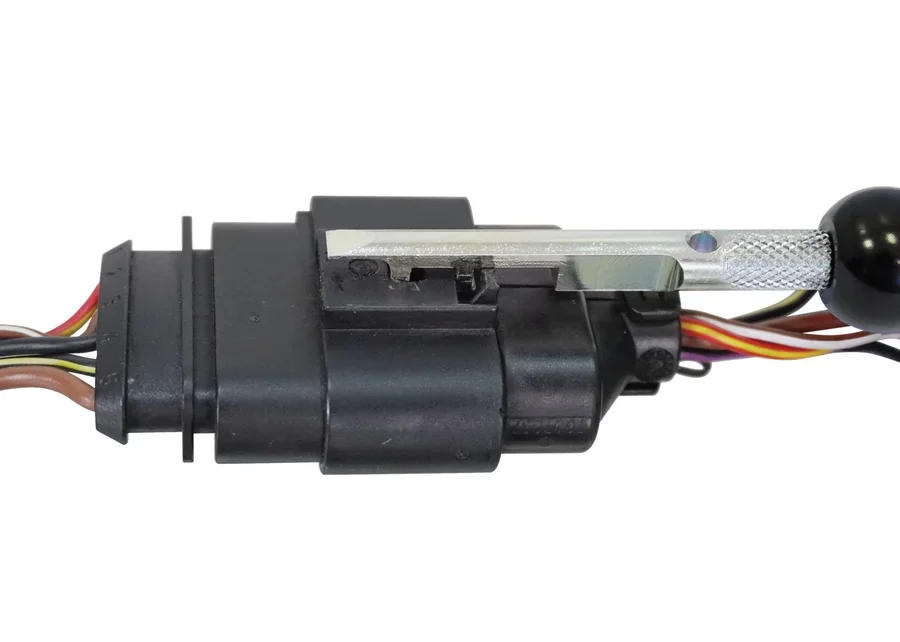 GEDORE Automotive Entriegelungswerkzeug, Anwendungsbild Nummer 1