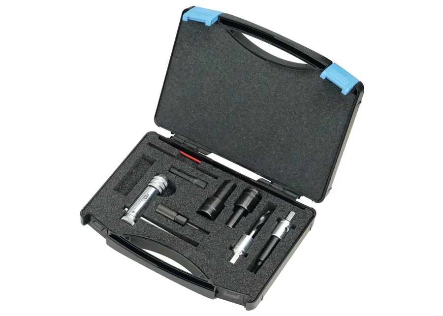 GEDORE Automotive M9x1 glow plug tool set, application image