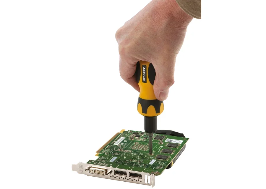 GEDORE ESD FH torque screwdriver 0.05 - 13.5 Nm / preset, application image