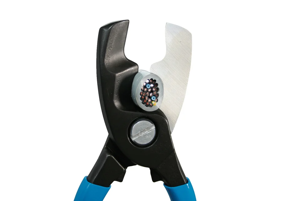 GEDORE cable shears, application image no. 3