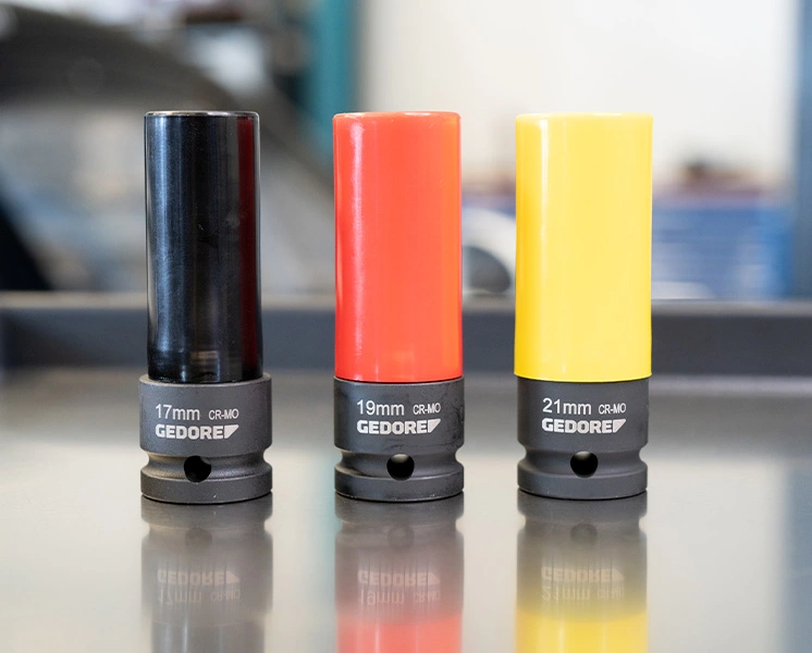 Three colour-coded GEDORE impact sockets in 17, 19 and 21 mm