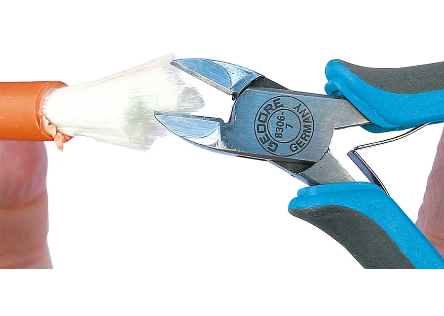 GEDORE carbide electronics diagonal cutter, application image