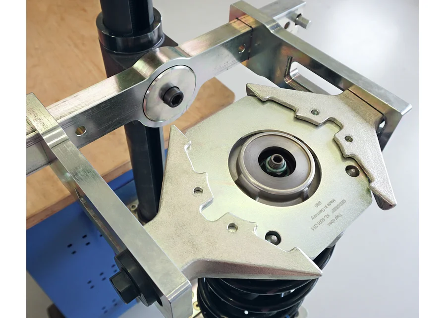 GEDORE Automotive spring seat support plate, application image