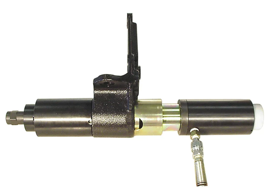 GEDORE Automotive slotted and closed bonded rubber bush tool, application image no. 4