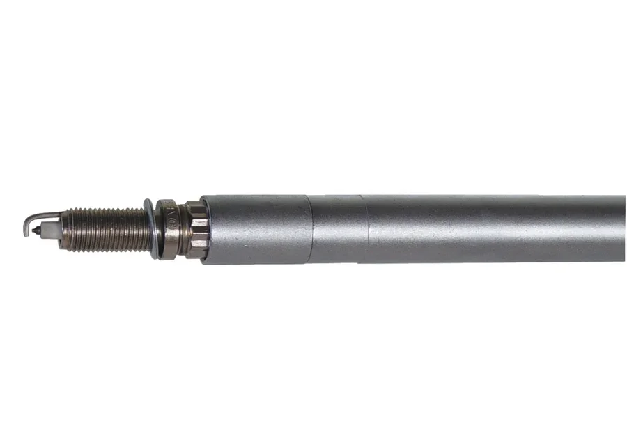 GEDORE Automotive spark plug socket wrench, application image