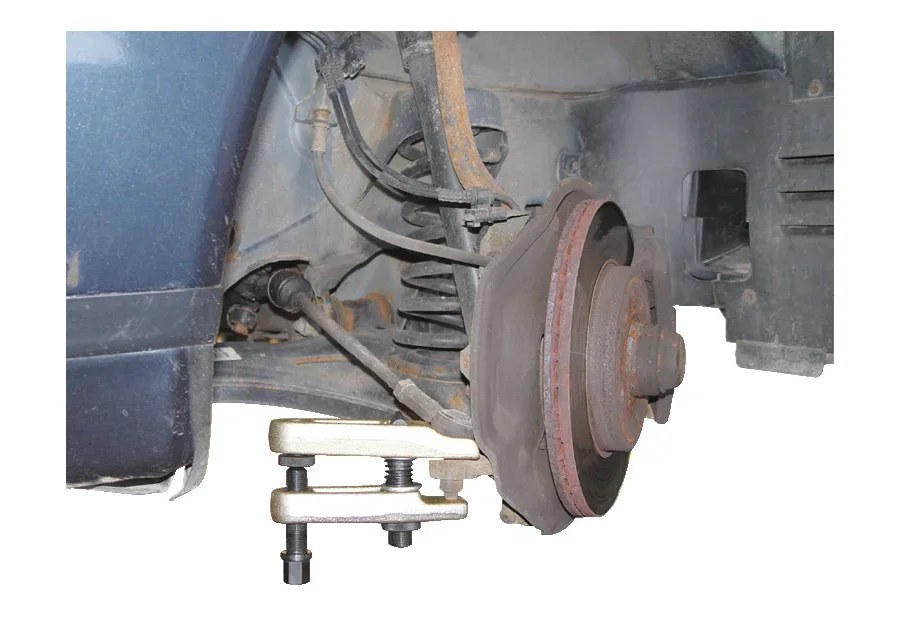 GEDORE Automotive ball joint separator, application image no. 8